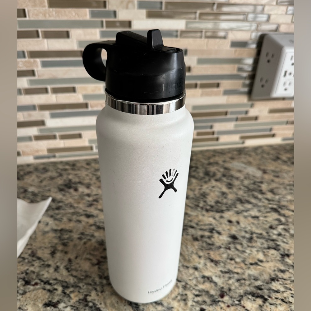 40 ounce white Hydro Flask Water Bottle.